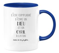 quotedazur - Mug Compliqué D'Être Un Dieu Et Un Cyril Mais Ça Va Je Gère - Cadeau Humour Prénom - Idée Cadeau Famille Saint Valentin - Tasse Prénom Cyril