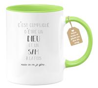quotedazur - Mug Compliqué D'Être Un Dieu Et Un Sam Mais Ça Va Je Gère - Cadeau Humour Prénom - Idée Cadeau Famille Saint Valentin - Tasse Prénom Sam