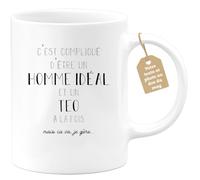 quotedazur - Mug Compliqué D'Être Un Homme Idéal Et Un Teo Mais Ça Va Je Gère - Cadeau Humour Prénom - Idée Cadeau Famille Saint Valentin - Tasse Prénom Teo