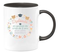 quotedazur - Mug Diplômée en gestion de crise de 2 ans et en câlins réparateurs - Tasse Cadeau Nounou Femme - Noir/Céramique