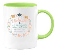 quotedazur - Mug Diplômée en gestion de crise de 2 ans et en câlins réparateurs - Tasse Cadeau Nounou Femme - Vert/Céramique