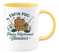 quotedazur - Mug Enfin PDG : Pépère Définitivement Glandeur - Tasse Cadeau Retraite Homme - Jaune/Céramique