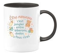 quotedazur - Mug Être nounou c'est jongler entre biberons, dodos et fous rires - Tasse Cadeau Nounou Femme - Noir/Céramique