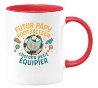 quotedazur - Mug Futur papy footballeur cherche petit équipier - Tasse Cadeau Annonce Grossesse Naissance Papy Homme - Rouge/Céramique
