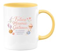 quotedazur - Mug Future Mamie Gâteaux : La légende commence bientôt - Tasse Cadeau Annonce Grossesse Naissance Mamie Femme - Jaune/Céramique