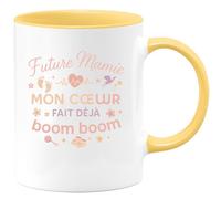 quotedazur - Mug Future Mamie : Mon cœur fait déjà boom boom - Tasse Cadeau Annonce Grossesse Naissance Mamie Femme - Jaune/Céramique