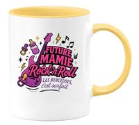 quotedazur - Mug Future Mamie Rock'n'Roll - Les berceuses, c'est surfait - Tasse Cadeau Annonce Grossesse Naissance Mamie Femme - Jaune/Céramique