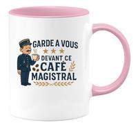 quotedazur - Mug Garde à vous devant ce café magistral - Tasse Cadeau Gendarme Homme - Rose/Céramique