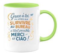 quotedazur - Mug Grâce à toi j'ai appris que survivre au bureau c'était possible. Merci et ciao ! - Tasse Cadeau Collègue Femme - Vert/Céramique