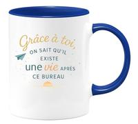 quotedazur - Mug Grâce à toi, on sait qu'il existe une vie après ce bureau - Tasse Cadeau Départ collègue - Bleu/Céramique