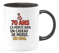 quotedazur - Mug Humour 70 Ans, Ça Mérite Bien Un Cadeau De Merde. Un Mug. - Idée Cadeau Drôle Pour Homme Avec Tasse Originale