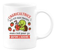 quotedazur - Mug Humour Agricultrice Aux Fraises Mais Adorée, Un Cadeau Plein D'humour Et D’amour Original Tasse Pour Passionnée Pleine