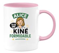 quotedazur - Mug Humour Alice, Une Kiné Formidable À Célébrer Avec Cette Tasse Unique Idée Cadeau Originale Pour Kinésithérapeute Personnalisée Élégante