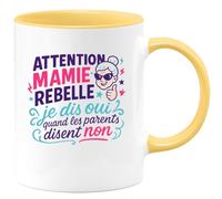 quotedazur - Mug Humour Attention mamie rebelle : je dis oui quand les parents disent non - Cadeau Mamie Femme