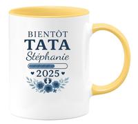 quotedazur - Mug Humour Bientôt Tata Stéphanie En 2025, Un Cadeau Unique À Offrir Original Pour Tasse Personnalisée Future