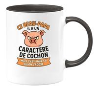 quotedazur - Mug Humour Ce Beau-papa Il A Un Caractère De Cochon Mais C'est Pour Ça Qu'on L'adore - Idée Cadeau Originale Avec Tasse Humoristique Et Sympa