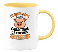 quotedazur - Mug Humour Ce Beau-papa Il A Un Caractère De Cochon Mais C'est Pour Ça Qu'on L'adore - Idée Cadeau Originale Avec Tasse Humoristique Et Sympa