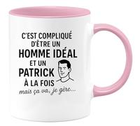 quotedazur - Mug Humour C'est Compliqué D'être Un Homme Idéal Et Un Patrick À La Fois, Mais Ça Va, Je Gère... - Tasse Originale Et Cadeau Homme Humour Parfait