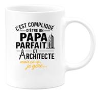 quotedazur - Mug Humour C'est Compliqué D'être Un Papa Parfait Et Architecte, Mais Ça Va, Je Gère Idée Cadeau Originale Tasse Pour