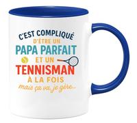 quotedazur - Mug Humour C'est Compliqué D'être Un Papa Parfait Et Tennisman, Mais Je Gère Avec Fierté Idée Cadeau Originale Tasse Pour Fier