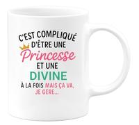 quotedazur - Mug Humour C'est Compliqué D'être Une Divine Et Une Princesse - Idée Cadeau Prénom Divine Anniversaire