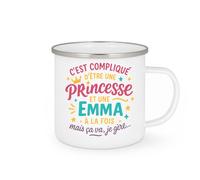quotedazur - Mug Humour C'est Compliqué D'être Une Princesse Et Emma, Mais Je Gère Avec Sourire Fierté. Idée Cadeau Tasse Originale Pour Les Femmes Uniques