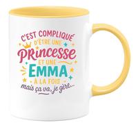 quotedazur - Mug Humour C'est Compliqué D'être Une Princesse Et Emma, Mais Je Gère Avec Sourire Fierté. Idée Cadeau Tasse Originale Pour Les Femmes Uniques