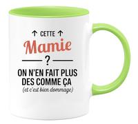 quotedazur - Mug Humour Cette Mamie ? On n'en fait plus des comme ça (et c'est bien dommage) - Cadeau Mamie Femme