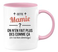 quotedazur - Mug Humour Cette Mamie ? On n'en fait plus des comme ça (et c'est bien dommage) - Cadeau Mamie Femme