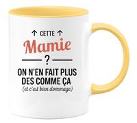 quotedazur - Mug Humour Cette Mamie ? On n'en fait plus des comme ça (et c'est bien dommage) - Cadeau Mamie Femme