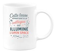 quotedazur - Mug Humour Cette tasse appartient à la collègue qui illumine l'open space - Cadeau Collègue Femme