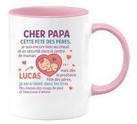 quotedazur - Mug Humour Cher Papa, Cette Fête Des Pères Je Suis Encore Dans Le Ventre De Maman, Bientôt Blotti Tes Bras. Cadeau Tasse Tendre Message Bébé