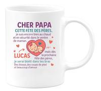 quotedazur - Mug Humour Cher Papa, Cette Fête Des Pères Je Suis Encore Dans Le Ventre De Maman, Bientôt Blotti Tes Bras. Cadeau Tasse Tendre Message Bébé