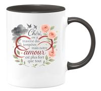 quotedazur - Mug Humour Chéri, on a traversé des tempêtes mais notre amour est plus fort que tout - Cadeau Amour, Saint-Valentin, Couple Homme