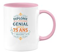 quotedazur - Mug Humour Diplôme Génial Depuis 75 Ans, Toujours En Progrès Et Source De Fierté Cadeau Tasse Originale Pour Homme Diplômé Fier Ses