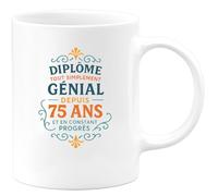 quotedazur - Mug Humour Diplôme Génial Depuis 75 Ans, Toujours En Progrès Et Source De Fierté Cadeau Tasse Originale Pour Homme Diplômé Fier Ses