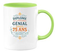 quotedazur - Mug Humour Diplôme Génial Depuis 75 Ans, Toujours En Progrès Et Source De Fierté Cadeau Tasse Originale Pour Homme Diplômé Fier Ses