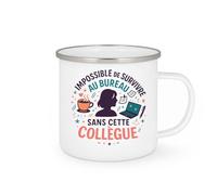 quotedazur - Mug Humour Impossible de survivre au bureau sans cette collègue - Cadeau Collègue Femme