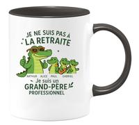quotedazur - Mug Humour Je Ne Suis Pas À La Retraite, Grand-père Professionnel Fier D'arthur, Alice, Paul, Gabriel Idée Cadeau Tasse Personnalisée Pour Et