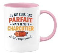 quotedazur - Mug Humour Je Ne Suis Pas Parfait, Charcutier, Et C'est Presque Pareil Cadeau Original Pour Tasse Humoristique Unique