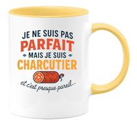 quotedazur - Mug Humour Je Ne Suis Pas Parfait, Je Suis Charcutier, Et C'est Presque Pareil - Cadeau Original Pour Charcutier - Tasse Humoristique Unique