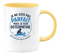 quotedazur - Mug Humour Je Ne Suis Pas Parfait, Mais Ostéopathe, C'est Presque Pareil. Cadeau Unique Pour Tasse Originale Et Drôle