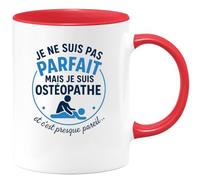 quotedazur - Mug Humour Je Ne Suis Pas Parfait, Mais Ostéopathe, C'est Presque Pareil. Cadeau Unique Pour Tasse Originale Et Drôle