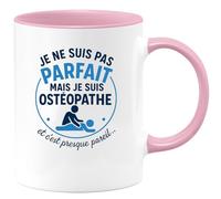 quotedazur - Mug Humour Je Ne Suis Pas Parfait, Mais Ostéopathe, C'est Presque Pareil. - Cadeau Unique Pour Ostéopathe - Tasse Originale Et Drôle
