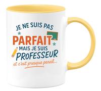 quotedazur - Mug Humour Je Ne Suis Pas Parfait, Mais Professeur, C'est Presque Pareil Idée Cadeau Original Pour Tasse Et Fierté Au Bureau