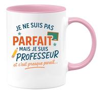 quotedazur - Mug Humour Je Ne Suis Pas Parfait, Mais Professeur, C'est Presque Pareil Idée Cadeau Original Pour Tasse Et Fierté Au Bureau