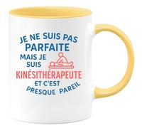 quotedazur - Mug Humour Je Ne Suis Pas Parfaite, Mais Kinésithérapeute Un Cadeau Presque Pareil Original Tasse Féminine Humoristique