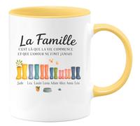 quotedazur - Mug Humour La Famille Vie Commence, Amour Infini Jade, Léa, Louis, Luna, Adam, Alice, Anna, Belle, Léo Cadeau Parfait Tasse Personnalisée Prénoms Unique