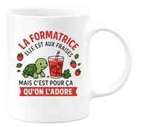 quotedazur - Mug Humour La Formatrice Est Aux Fraises, Mais C’est Pour Ça Qu’on L’adore Cadeau Original Tasse