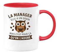 quotedazur - Mug Humour La Manager Elle A Un Grain Mais C'est Pour Ça Qu'on L'adore Cadeau Original Tasse Drôle Femme Unique